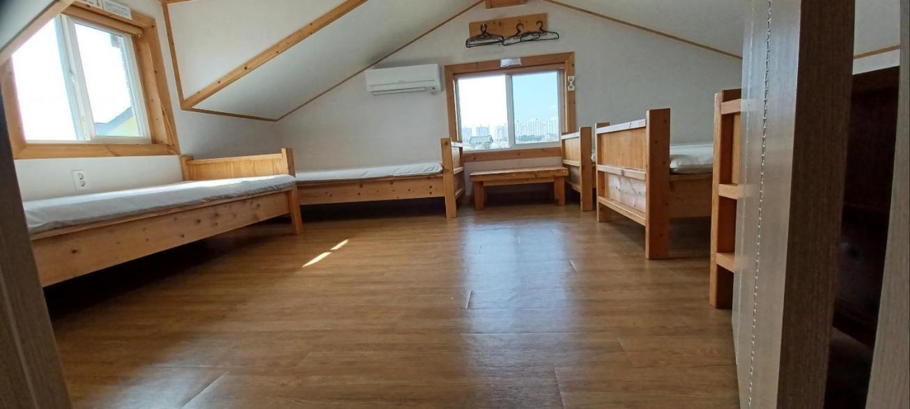 Tree House Guesthouse Чеджу Екстериор снимка