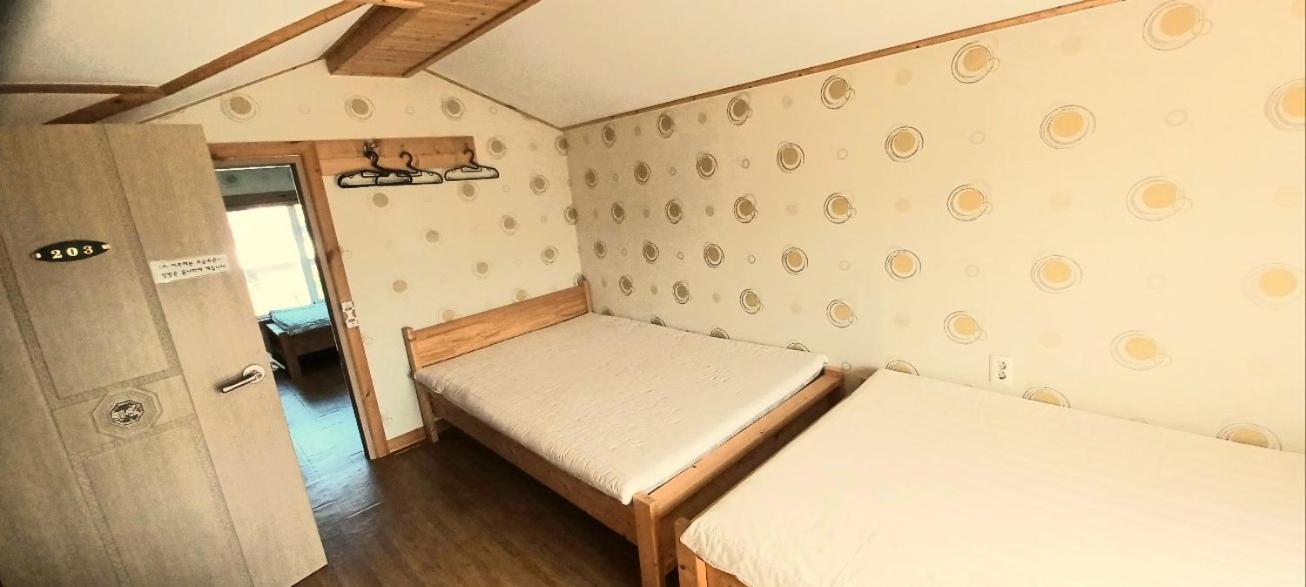 Tree House Guesthouse Чеджу Екстериор снимка