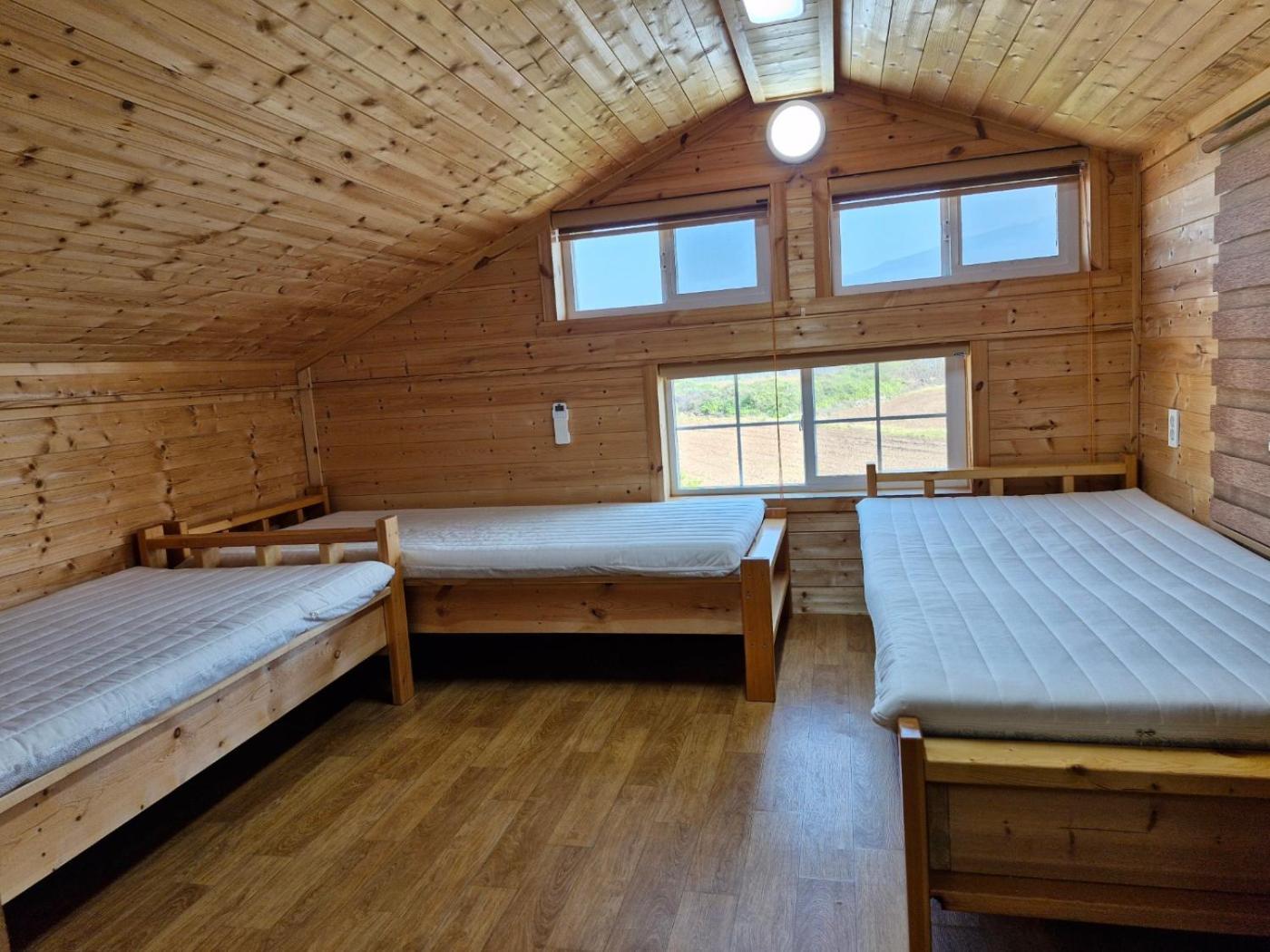 Tree House Guesthouse Чеджу Екстериор снимка