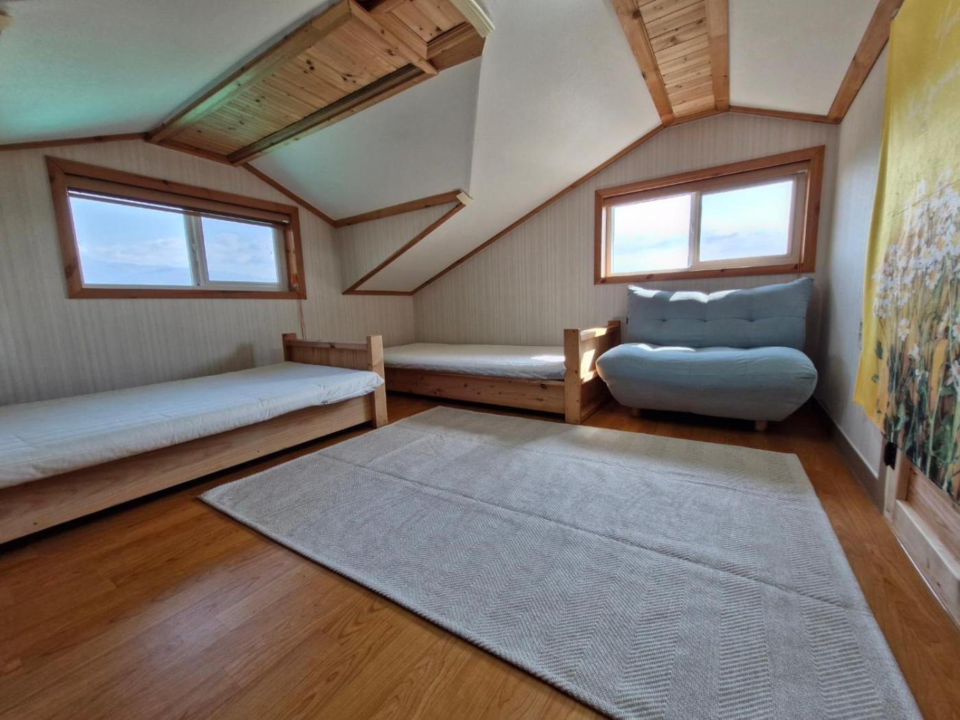 Tree House Guesthouse Чеджу Екстериор снимка