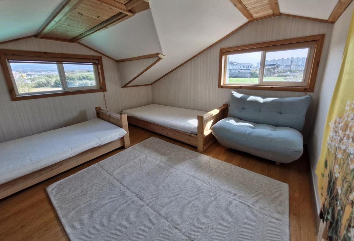 Tree House Guesthouse Чеджу Екстериор снимка