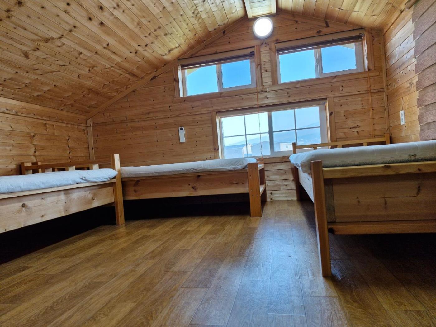 Tree House Guesthouse Чеджу Екстериор снимка