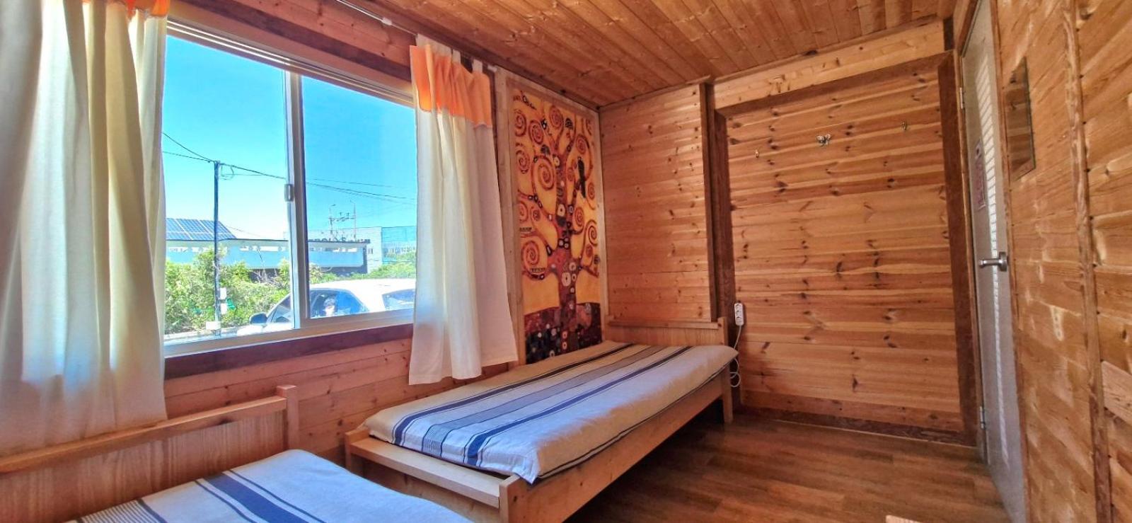 Tree House Guesthouse Чеджу Екстериор снимка