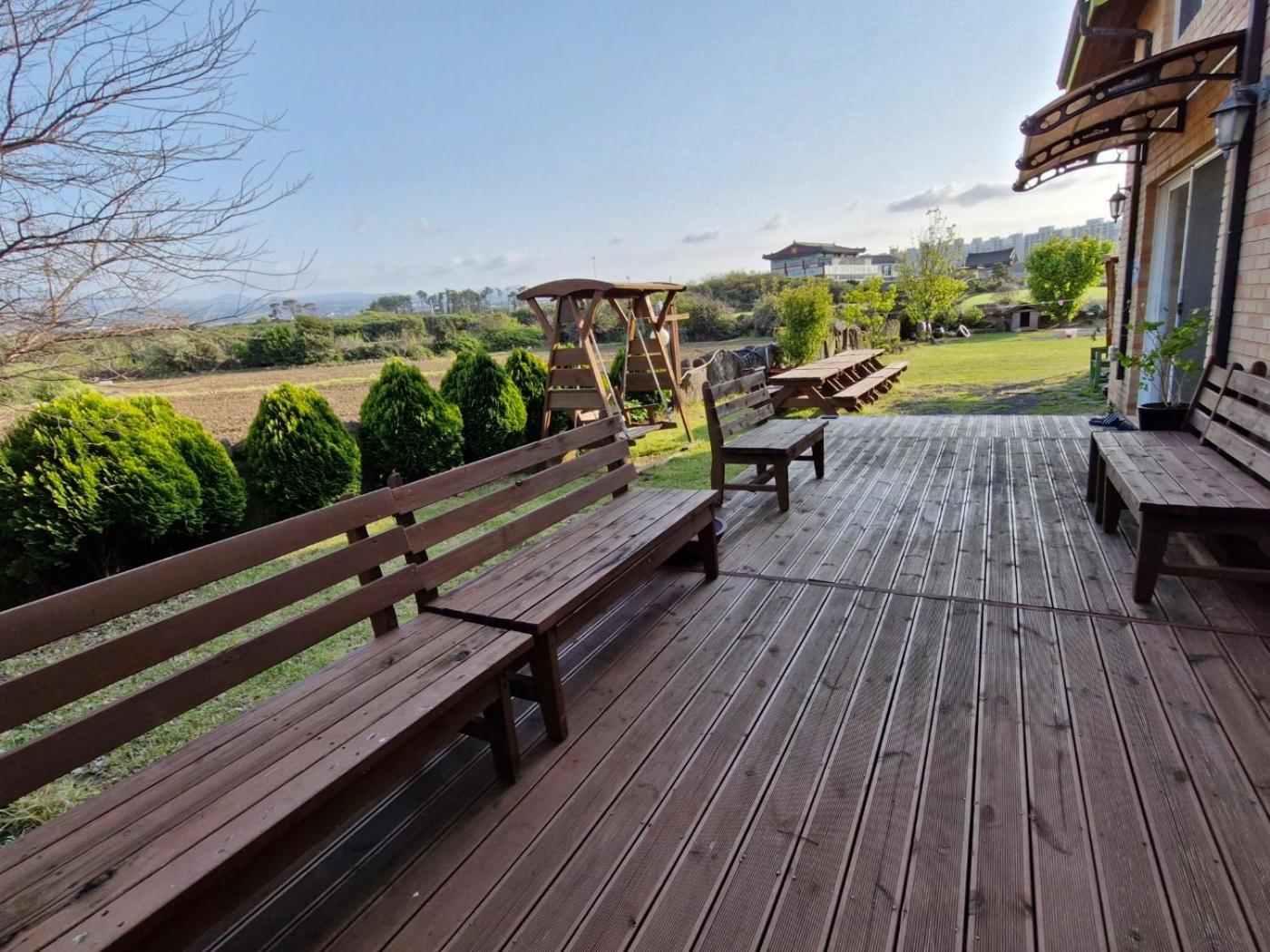 Tree House Guesthouse Чеджу Екстериор снимка