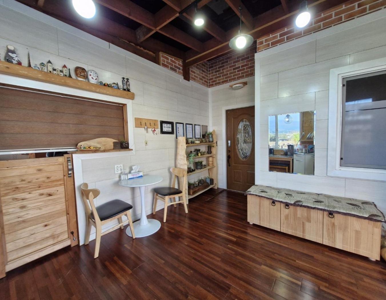 Tree House Guesthouse Чеджу Екстериор снимка